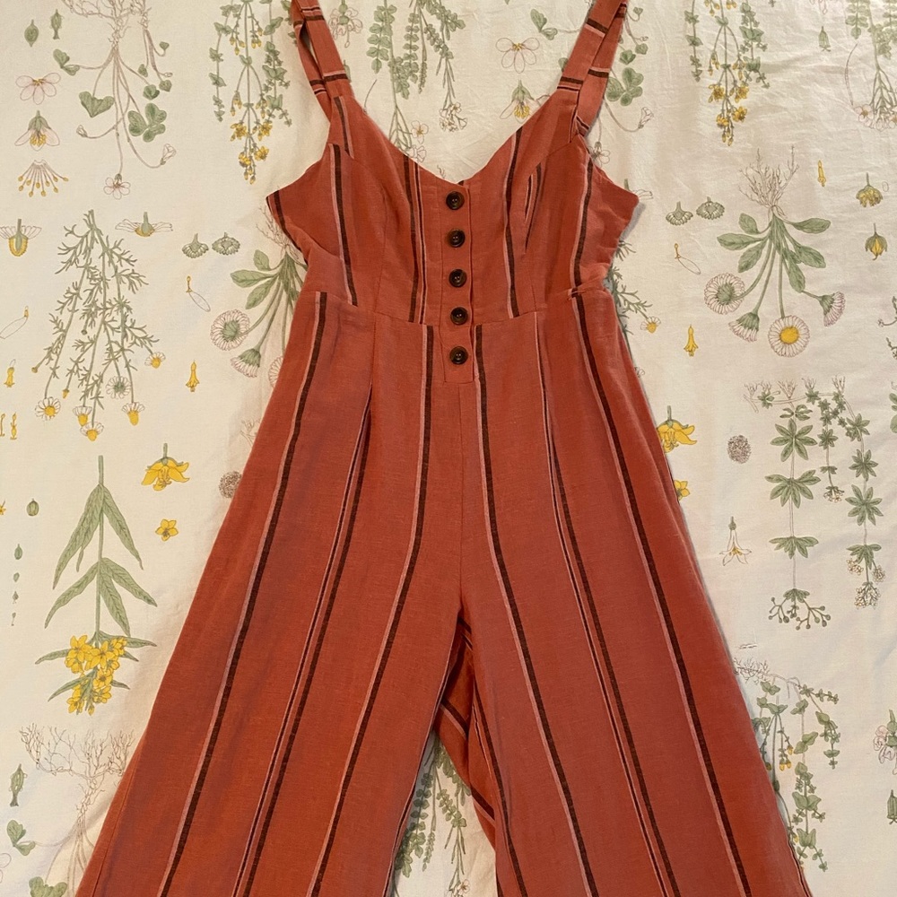 Backless cropped jumper with bow and buttons